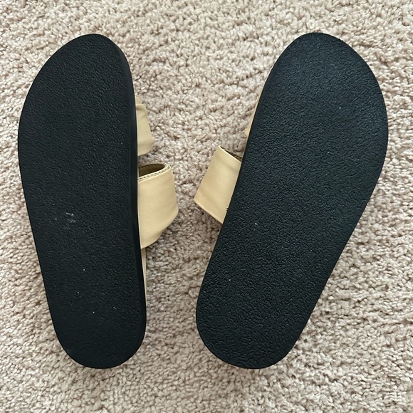 Boohoo sandals - Picture 2 of 2